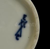 Két kardos virágmintás kis váza, jelzett, kézzel festett, apró hibával, m: 11 cm