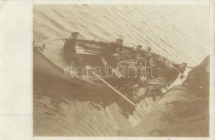 K.u.K. haditengerészet matrózai csónakban, búvár / Austro-Hungarian navy, K.u.K. Kriegsmarine, mariners in boat, diver, photo (EK)