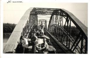 Máramarossziget, Sighetu Marmatiei; Tisza vashíd építési munkálatok, munkások / iron bridge construction, workers, photo