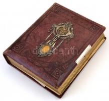 cca 1900-1920 Régi családi fotóalbum, sok fotóval, kb. 60 fotóhoz, 28x22x8 cm