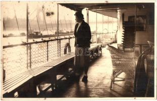 Hajó fedélzetén / On board of a steamship, photo (vágott / cut)
