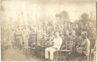 Első világháborús K.u.K. főtisztek és katonák kitüntetésekkel, csoportkép / WWI Austro-Hungarian soldiers with rankings, group photo (fa)