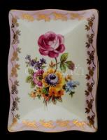 Kelet-német virágmintás porcelán dobozka, matricás, hibátlan, jelzett, 12x9x4 cm