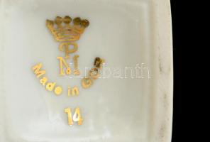 Kelet-német virágmintás porcelán vázapár(2 db), matricás, hibátlan, jelzett, m: 17 és 21 cm