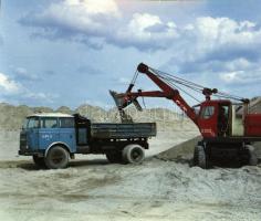 1972 Építőipari Fuvarozó Vállalat ÉPFU tehergépjárművei és erőgépei, 13 db szabadon felhasználható v...