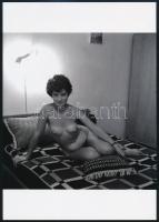 cca 1970 Esemény előtti pillanatok, 4 db szolidan erotikus akt fotó, korabeli vintage negatívokról k...