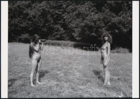 cca 1985 Kettecskén, 4 db szolidan erotikus akt fotó, korabeli vintage negatívokról készült mai nagy...