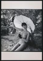 cca 1982 Szép időben, szép leányok, 4 db szolidan erotikus akt fotó, korabeli vintage negatívokról k...