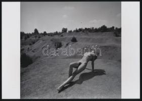 cca 1974 Négy nő, négy titkos történet, 4 db szolidan erotikus akt fotó, korabeli vintage negatívokr...