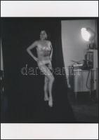 cca 1978 Műtermi jelenetek, szolidan erotikus fényképek, 4 db korabeli vintage negatívról készült ma...