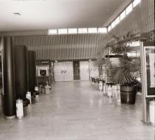 1982 Budapest, Olimpia mozi külső-belső felvételei, 10 db szabadon felhasználható vintage negatív, 6...