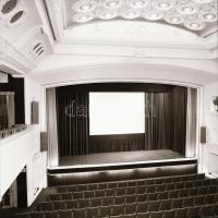 1982 Budapest, Gorkij mozi külső-belső felvételei, 8 db szabadon felhasználható vintage negatív, 6x6...