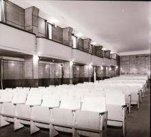 1982 Budapest, Tisza mozi belső felvételei, 7 db szabadon felhasználható vintage negatív, 6x6 cm