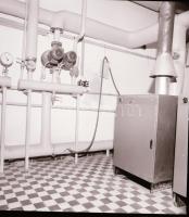 1982 Budapest, Ugocsa mozi külső-belső felvételei, 7 db szabadon felhasználható vintage negatív, 6x6...