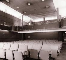 1982 Budapest, Ugocsa mozi külső-belső felvételei, 7 db szabadon felhasználható vintage negatív, 6x6...