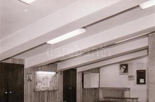 1973 Budapest, Balassi mozi külső-belső felvételei, 5 db szabadon felhasználható vintage negatív, 6x...