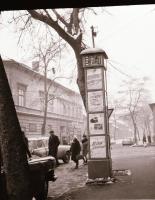 1971 Budapest, a Fővárosi Moziüzemi Vállalat hirdető oszlopai, plakáthelyei, kirakatai, ahol az új f...