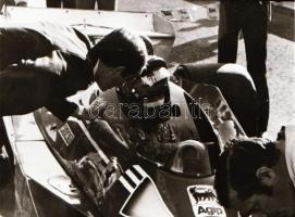 ,,Sebességláz" című film állóképei, 17 db negatív, ezekről készültek a mozik előcsarnokában kiá...