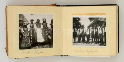 cca 1940 Egy falu élete. Fejezetek az erdélyi Magyarvista életéből. 40 db feliratozott fotó, többség...