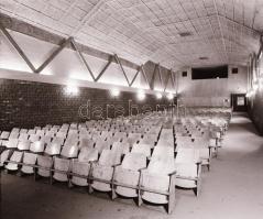 1982 Budapest, PALOTA mozi külső-belső felvételei, 8 db szabadon felhasználható vintage negatív, 6x7...