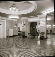 1982 Budapest, ZUGLÓ mozi külső-belső felvételei, 7 db szabadon felhasználható vintage negatív, 6x6 ...