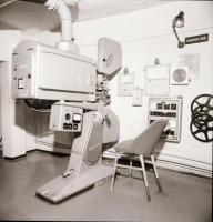 1982 Budapest, BÉKE mozi külső-belső felvételei, 6 db szabadon felhasználható vintage negatív, 6x6 c...