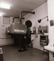 1982 Budapest, BALASSI mozi külső-belső felvételei, 6 db szabadon felhasználható vintage negatív, 6x...