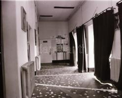 1982 Budapest, MADÁCH mozi külső-belső felvételei, 7 db szabadon felhasználható vintage negatív, 6x7...