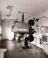 1982 Budapest, MADÁCH mozi külső-belső felvételei, 7 db szabadon felhasználható vintage negatív, 6x7...