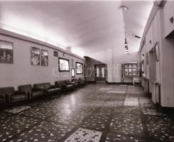 1982 Budapest, MADÁCH mozi külső-belső felvételei, 7 db szabadon felhasználható vintage negatív, 6x7...