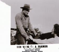 ,,Bem Wade és a farmer című film állóképei, 25 db negatív, ezekről készültek a mozik előcsarnokában kiállított, új filmek reklámozására szolgáló fényképek, 6x7 cm