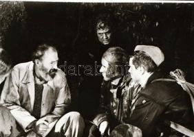 ,,Egy az ezerhez" című film állóképei, 22 db negatív, ezekről készültek a mozik előcsarnokában ...