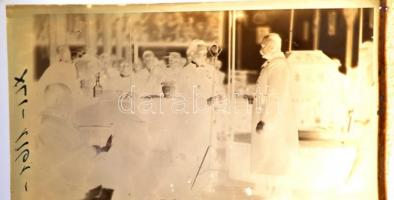 cca 1928 Budapest, GANZ gyár tanoncainak bevonulása, évnyitója, eskütétele, 13 db vintage negatív, 9...