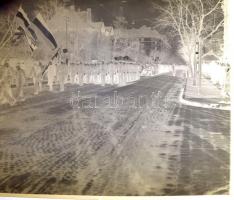 cca 1928 Budapest, GANZ gyár tanoncainak bevonulása, évnyitója, eskütétele, 13 db vintage negatív, 9...