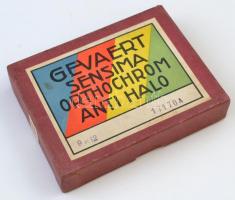 cca 1932 Balatoni hajók, fürdőzők, 25 db vintage üveglemez és film negatív, Merényi Andor (?-1940) f...