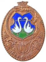 1922. "Bethlen-címer" zománcozott fém jelvény, "BERÁN N. BUDAPEST" gyártói jelzéssel (26x35mm) T:2 / Hungary 1922. "Bethlen-family coat of arms" enamelled badge, with "BERÁN N. BUDAPEST" makers mark (26x35mm) T:XF