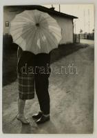cca 1960 Dezső Pál: Árulkodó árnyék, feliratozott vintage fotóművészeti alkotás, kiállítási emlékjegyekkel, 40x30 cm