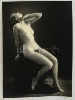 cca 1950 Demeter Károly (1892-1983): Műtermi akt, jelzés nélküli vintage fotóművészeti alkotás a szerző hagyatékából, 40x29 cm