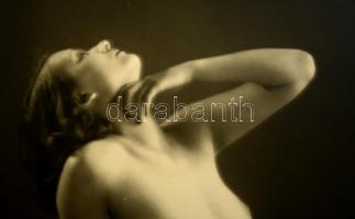 cca 1950 Demeter Károly (1892-1983): Műtermi akt, jelzés nélküli vintage fotóművészeti alkotás a sze...