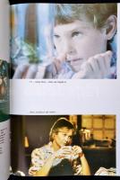 1982 E.T. filmkönyv, angol és magyar nyelven:
William Kotwinkle, Melissa Mathison: E.T. The Extra-T...