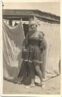 1924 Siófok, divatos hölgy a strandon, photo
