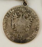 Fém karlánc pénzérmékkel díszítve, h: 20 cm