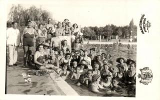 1940 Hajdúszoboszló - 4 db RÉGI fotó képeslap, gyógyfürdő, fürdőzők / 4 pre-1945 postcards of the sp...