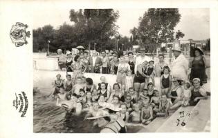 1940 Hajdúszoboszló - 4 db RÉGI fotó képeslap, gyógyfürdő, fürdőzők / 4 pre-1945 postcards of the sp...