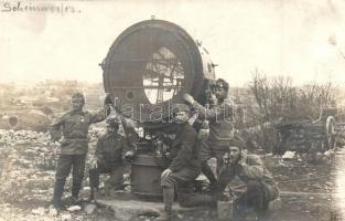 Scheinwerfer / K.u.K. első világháborús katonai fényszóró, telefonáló katona / WWI K.u.K. military reflector, soldier on the telephone, photo (ragasztónyomok / glue marks)