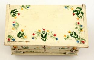 Kézzel festett antik fa ládika, kulccsal, 19×10 cm, m:11 cm