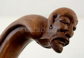 Igényesen faragott fa sétabot, figurális marok résszel, csont berakással, alján apró repedéssel, m:9...