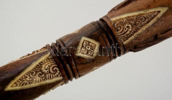 Igényesen faragott fa sétabot, figurális marok résszel, csont berakással, alján apró repedéssel, m:9...