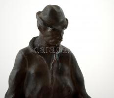 Olvashatatlan jelzéssel: Zsákot pakoló munkás, festett gipsz, több helyen sérült, m:40 cm