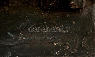 Olvashatatlan jelzéssel: Zsákot pakoló munkás, festett gipsz, több helyen sérült, m:40 cm